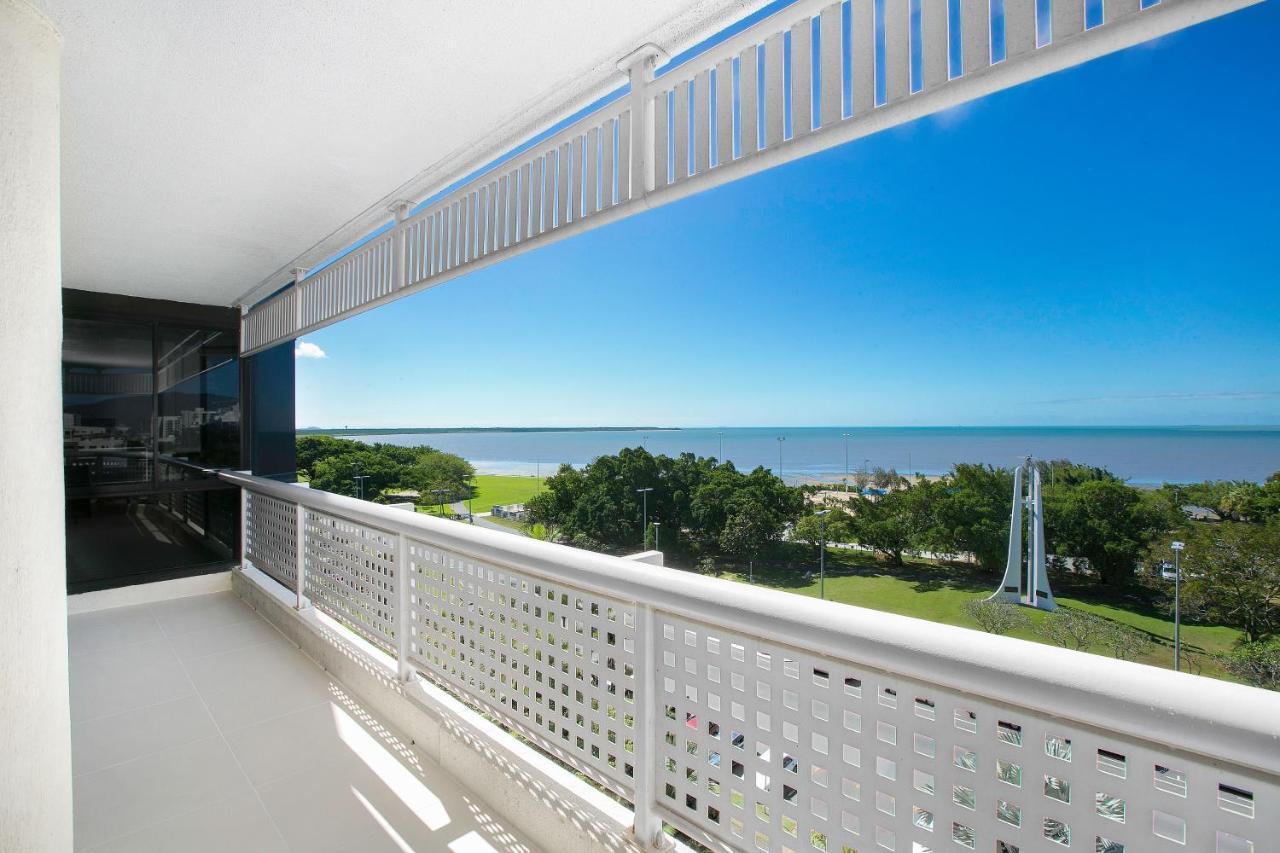 Cairns Luxury Seafront Apartment Buitenkant foto