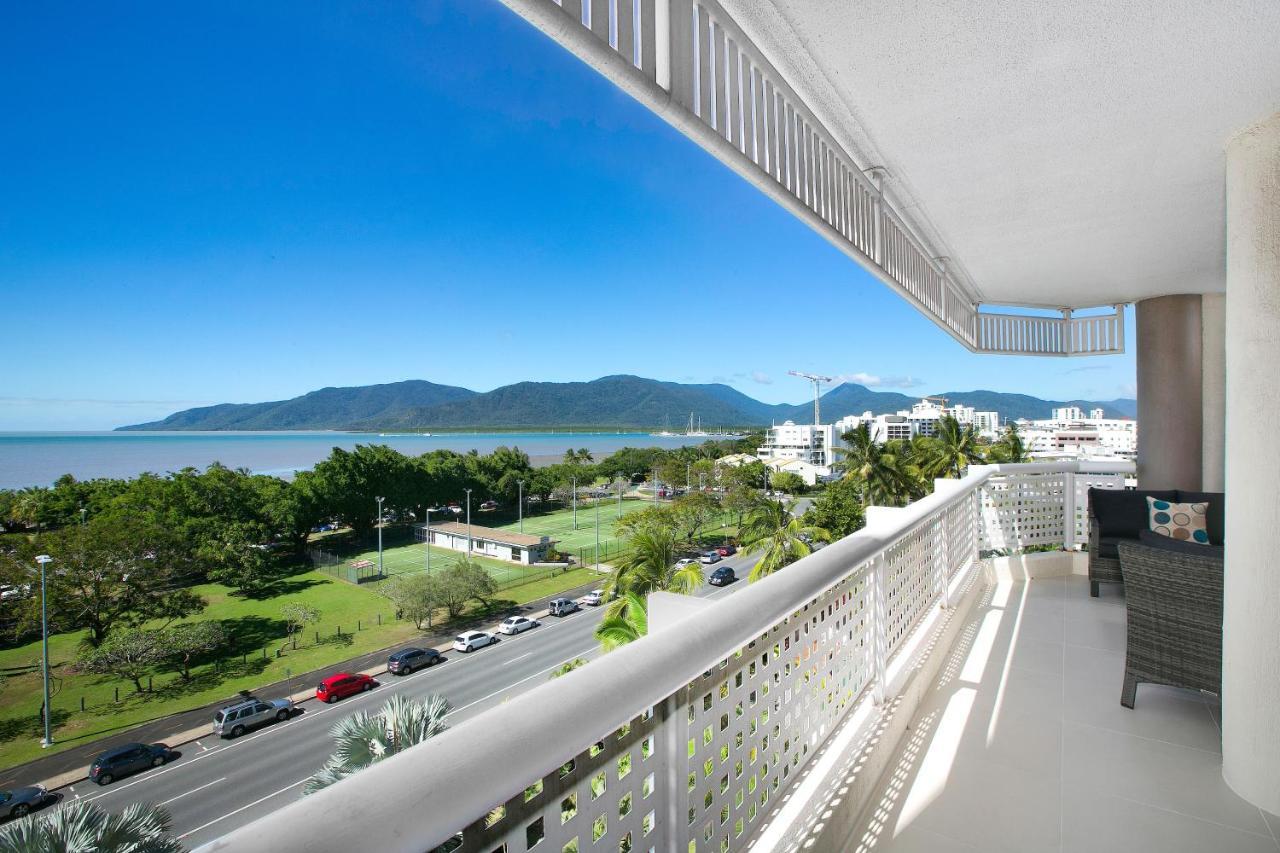 Cairns Luxury Seafront Apartment Buitenkant foto