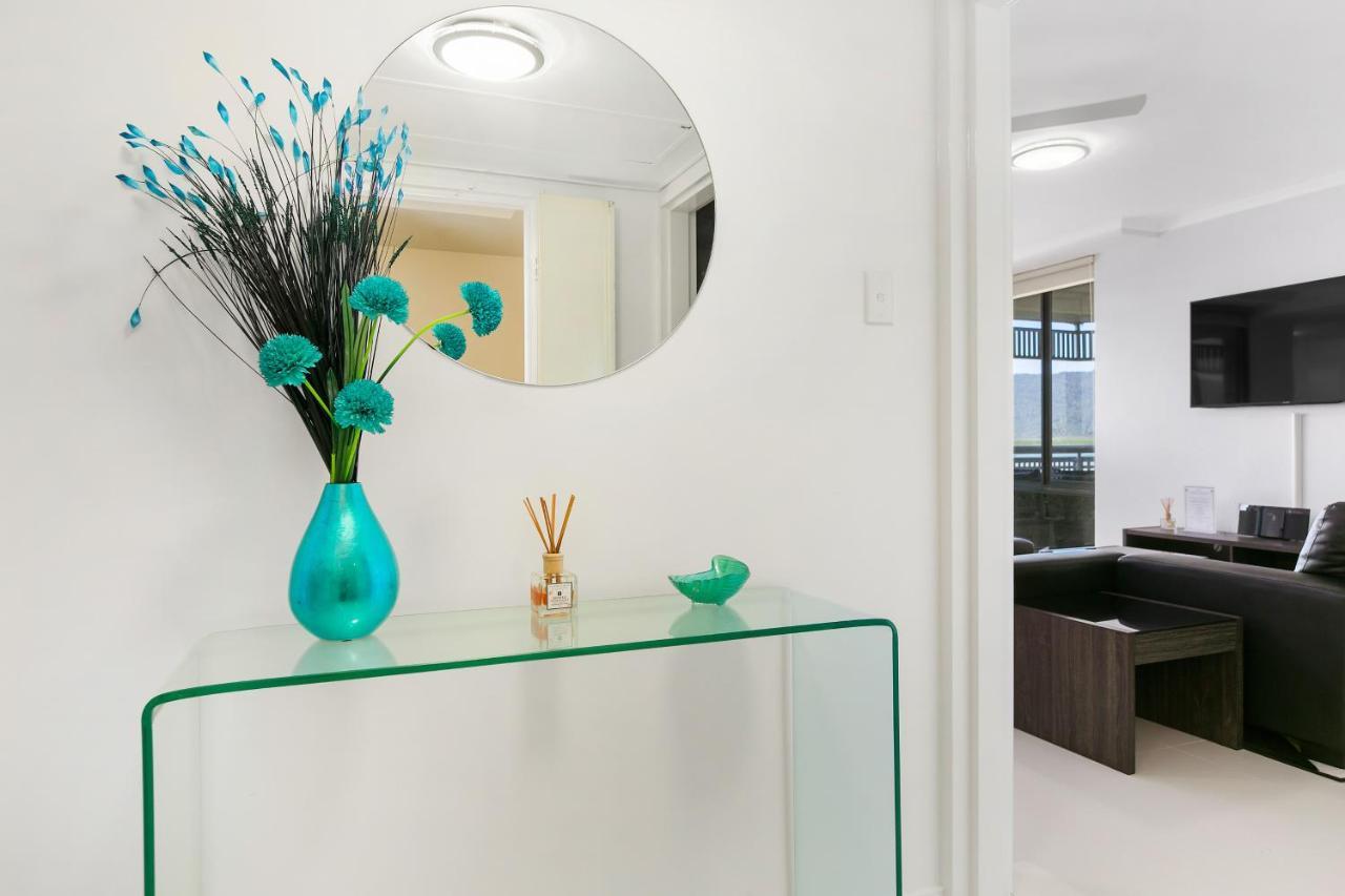 Cairns Luxury Seafront Apartment Buitenkant foto
