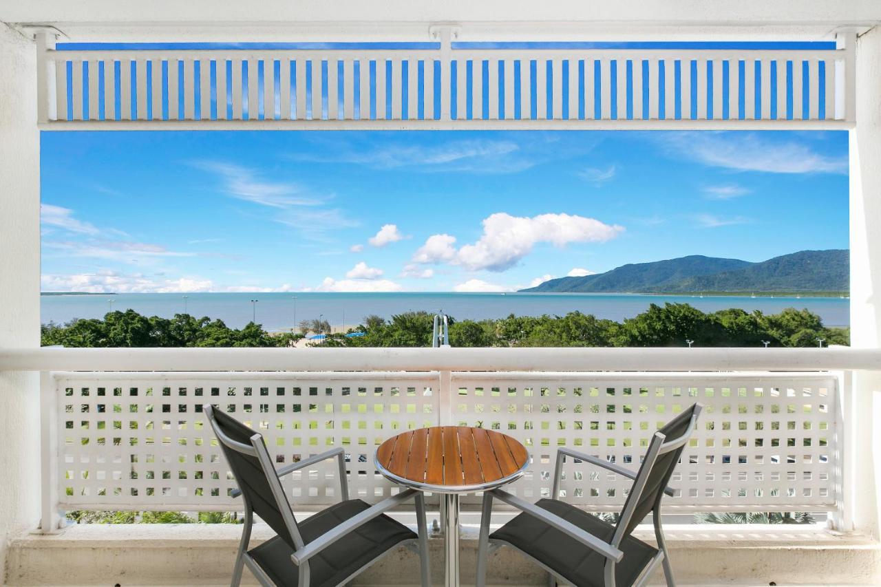 Cairns Luxury Seafront Apartment Buitenkant foto
