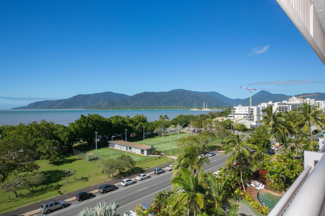 Cairns Luxury Seafront Apartment Buitenkant foto