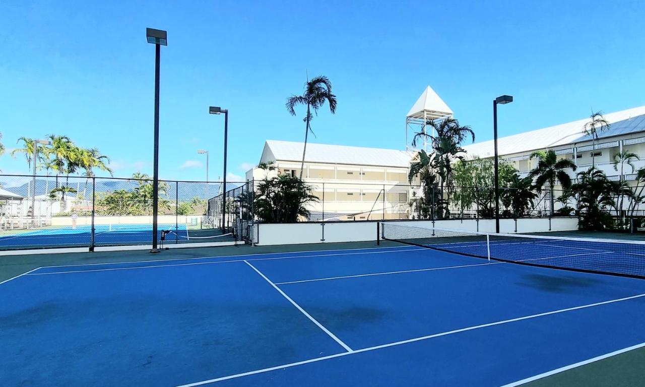 Cairns Luxury Seafront Apartment Buitenkant foto